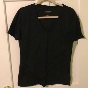 2 v-neck tees